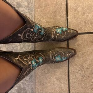 Circle G Brown Boots with Blue Embroidery